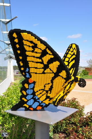 Illustration for article titled These Incredible Lego Beasts Liven Up Iowa State's Reiman Gardens